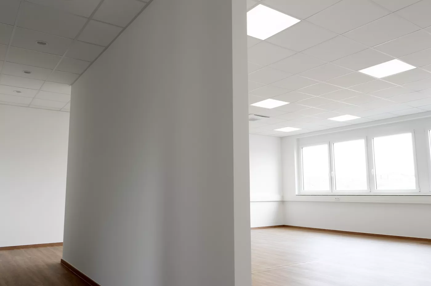 Abgehängte Mineralfaserdecke W4 Business Campus Horn XIRO INNENAUSBAU