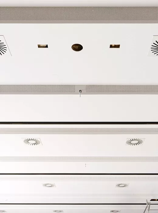 Decke glatt und gelocht