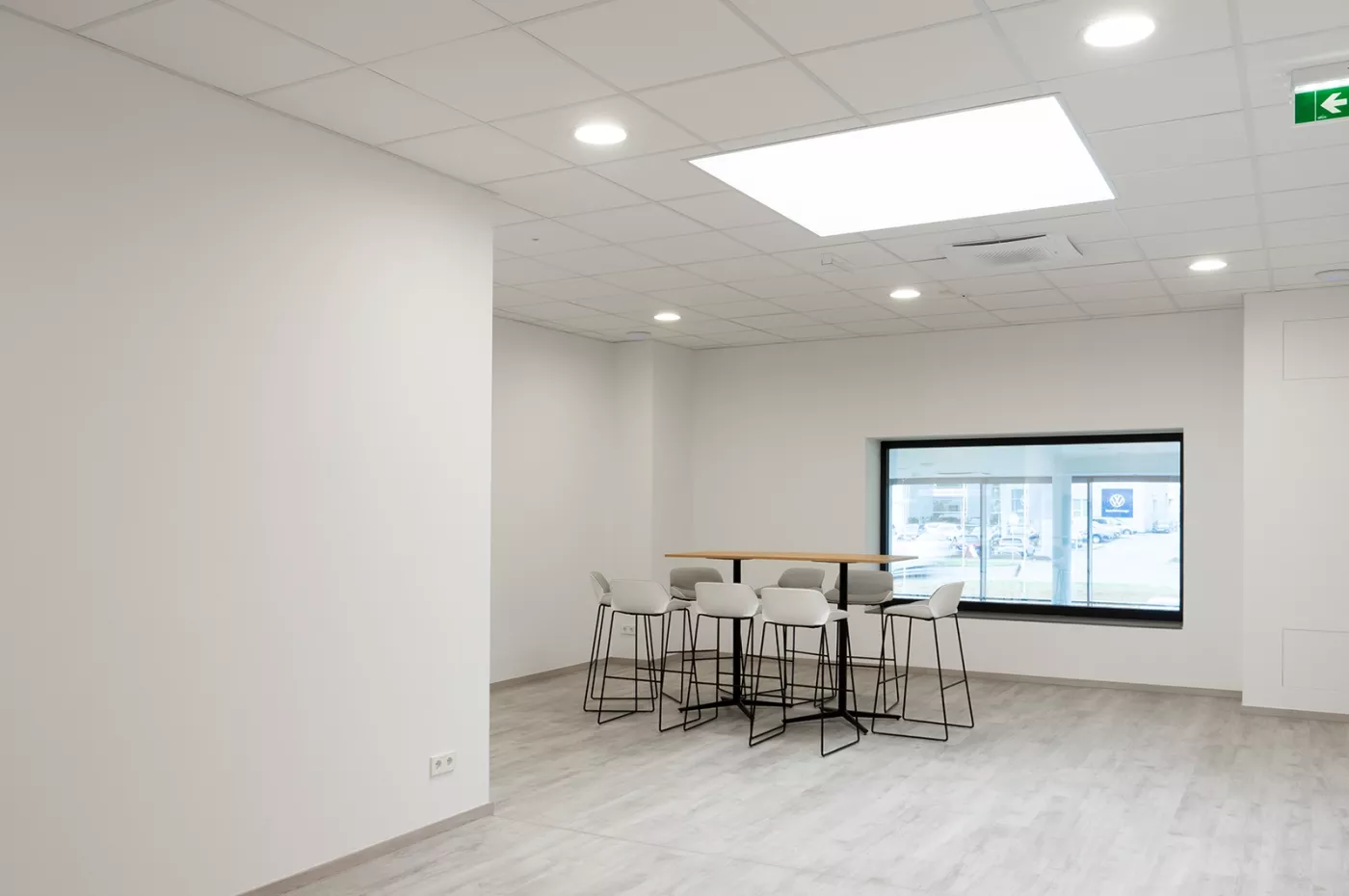 Abgehängte Mineralfaserdecke W4 Business Campus Horn XIRO INNENAUSBAU