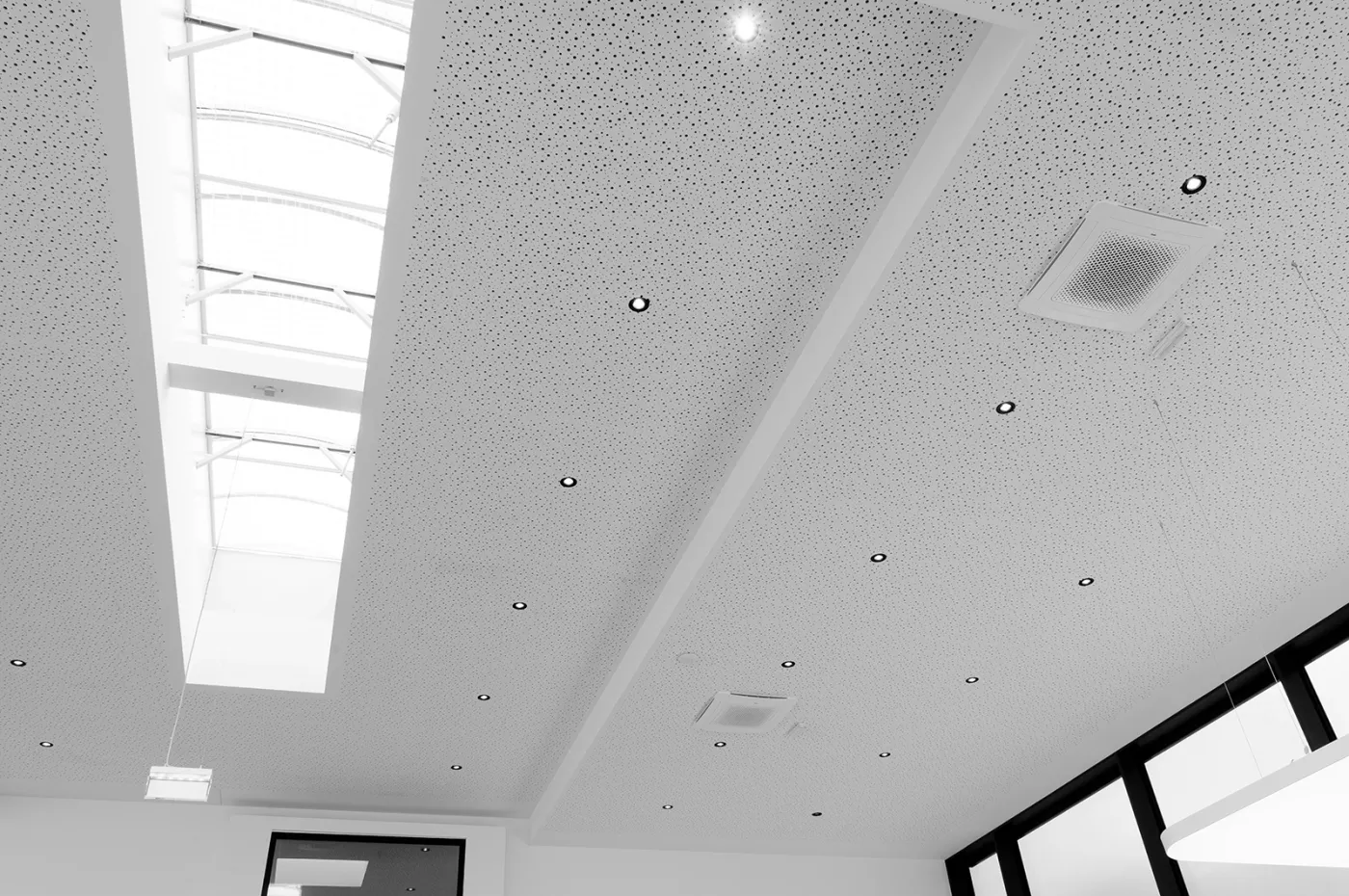 Abgehängte Decke W4 Business Campus Horn XIRO INNENAUSBAU